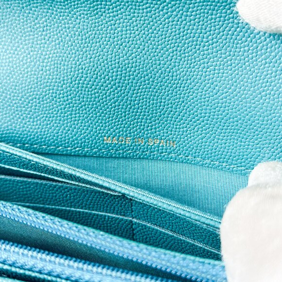 CHANEL Teal Quilted Leather Bag - Picture 14 of 16